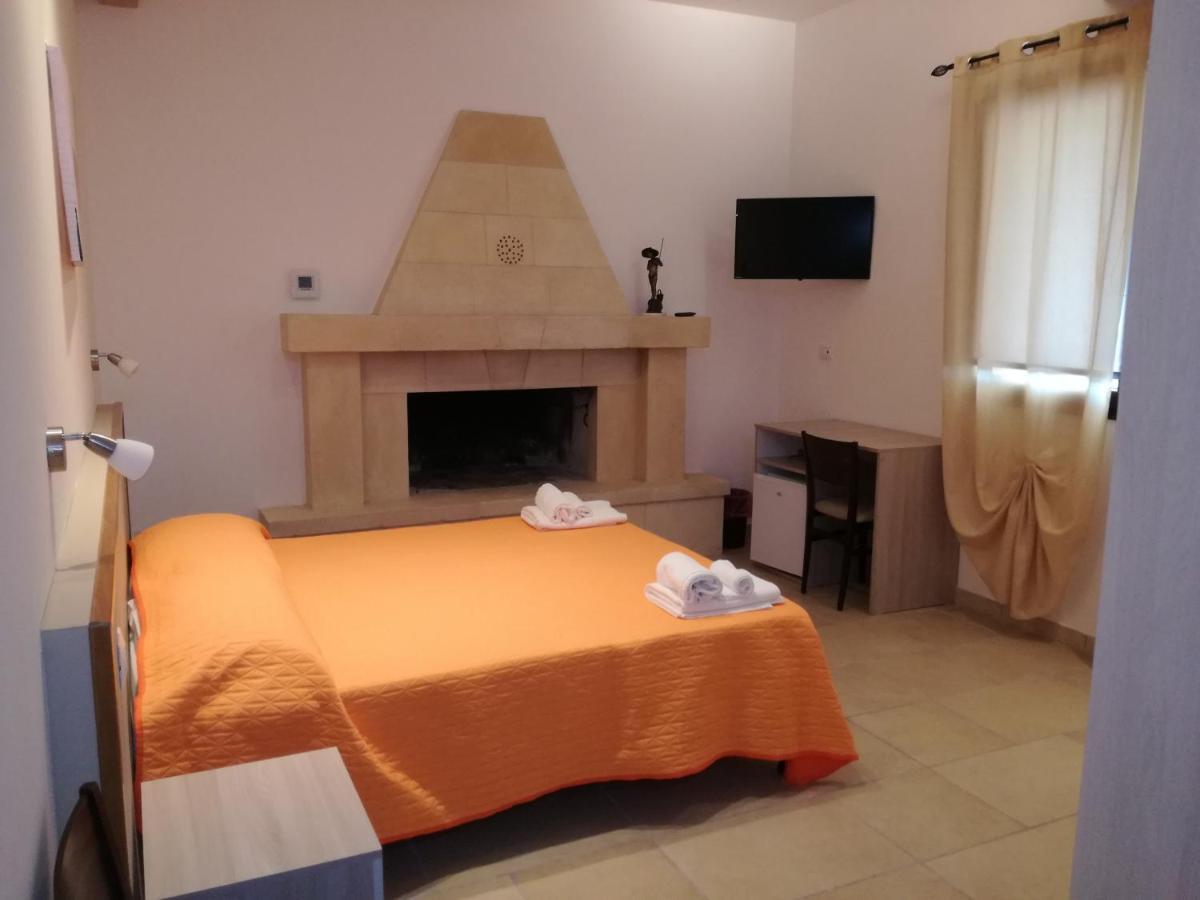 B&B Hotel Helios Uggiano La Chiesa Bagian luar foto