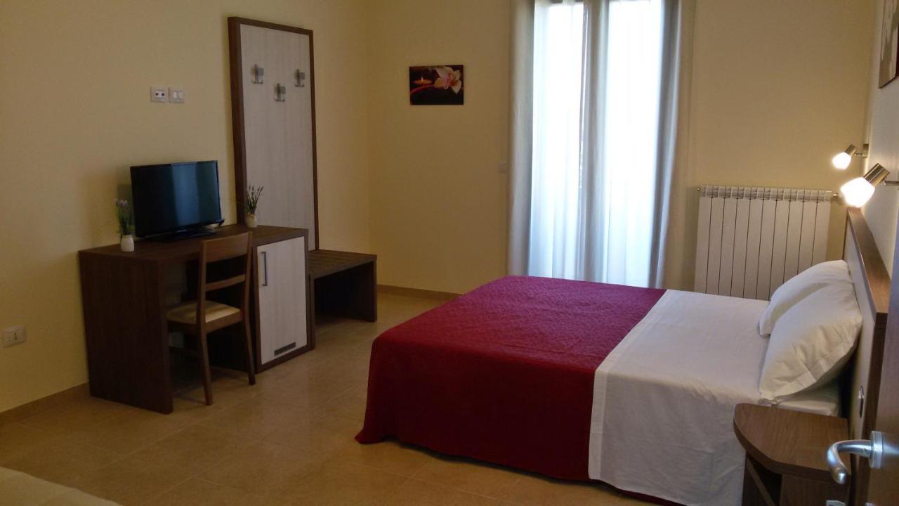 B&B Hotel Helios Uggiano La Chiesa Bagian luar foto