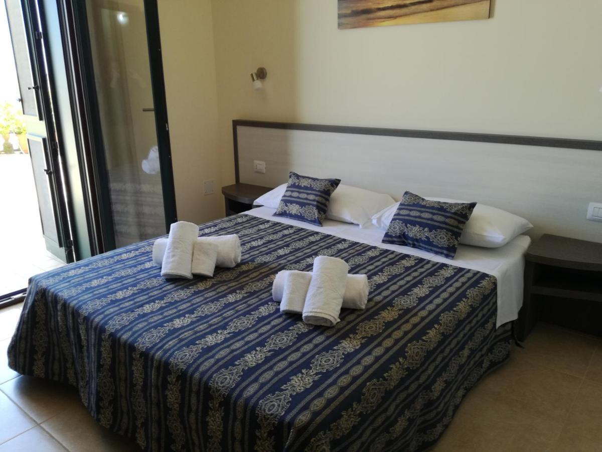 B&B Hotel Helios Uggiano La Chiesa Bagian luar foto