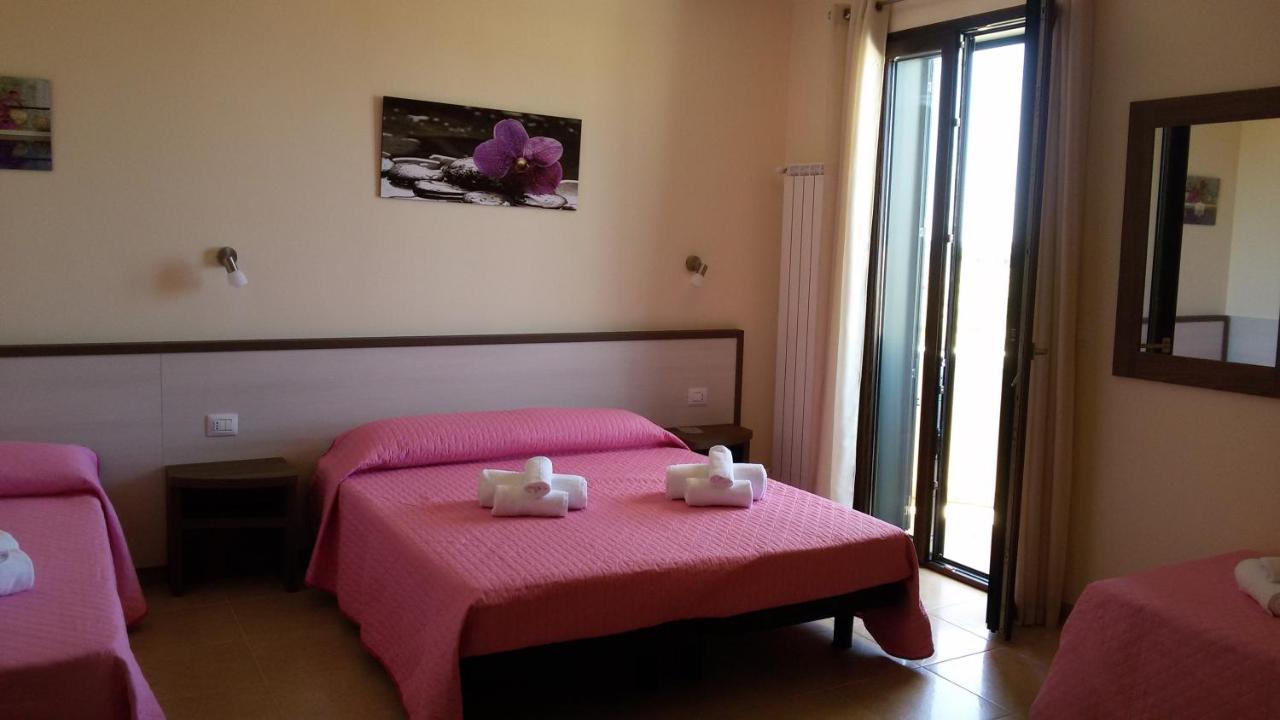 B&B Hotel Helios Uggiano La Chiesa Bagian luar foto