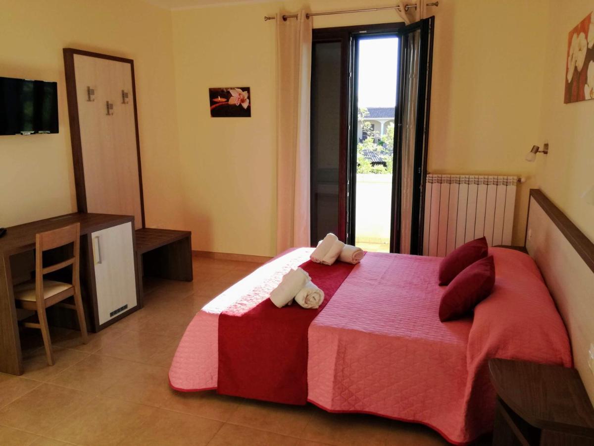 B&B Hotel Helios Uggiano La Chiesa Bagian luar foto