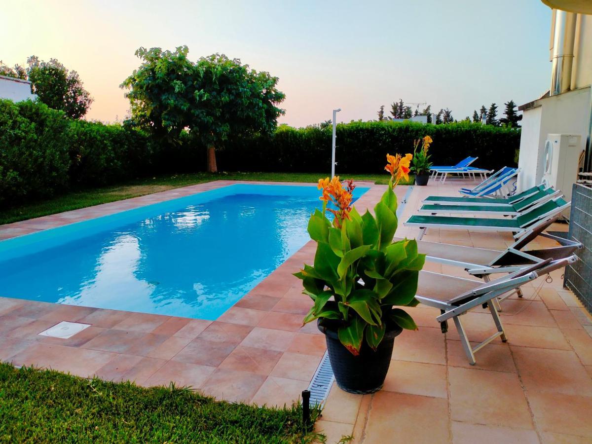 B&B Hotel Helios Uggiano La Chiesa Bagian luar foto