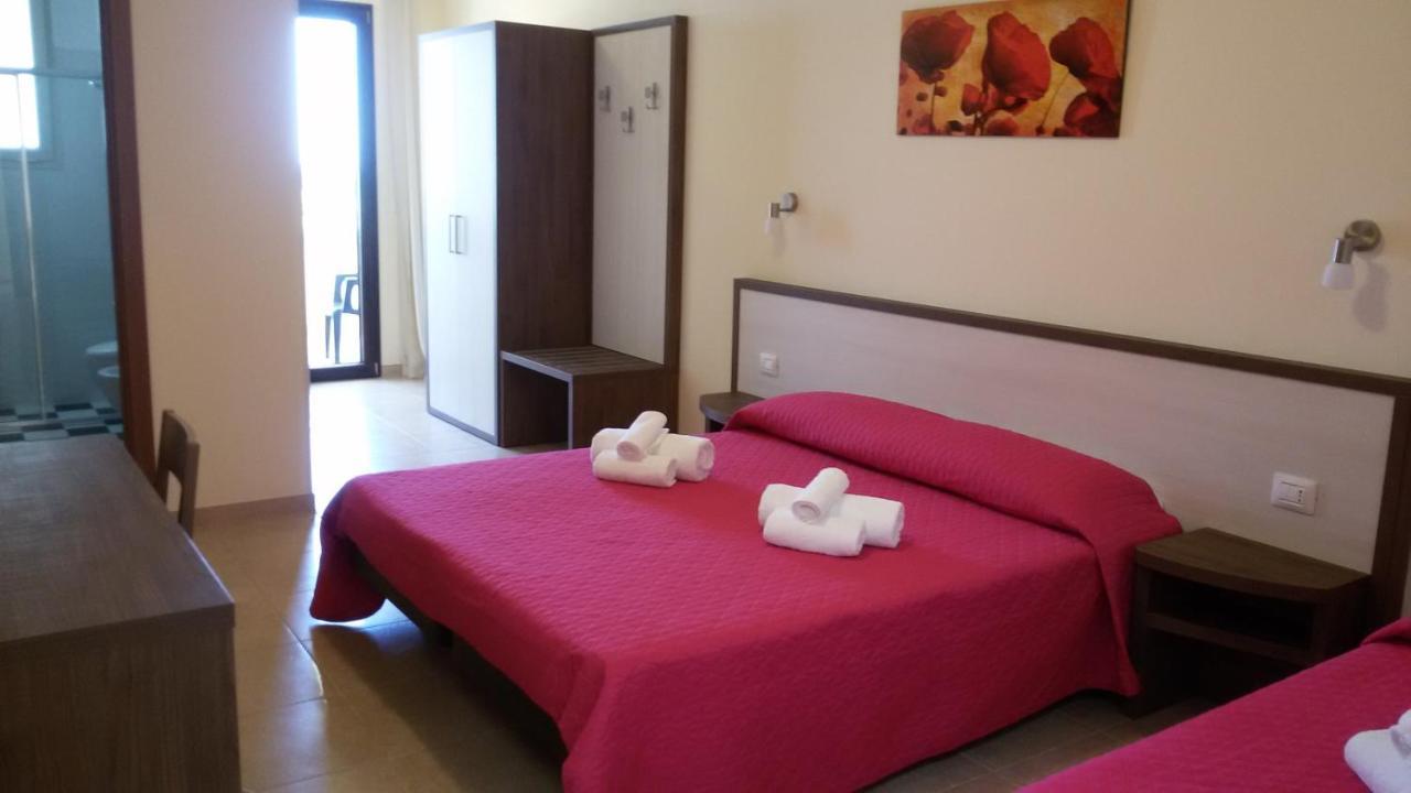 B&B Hotel Helios Uggiano La Chiesa Bagian luar foto
