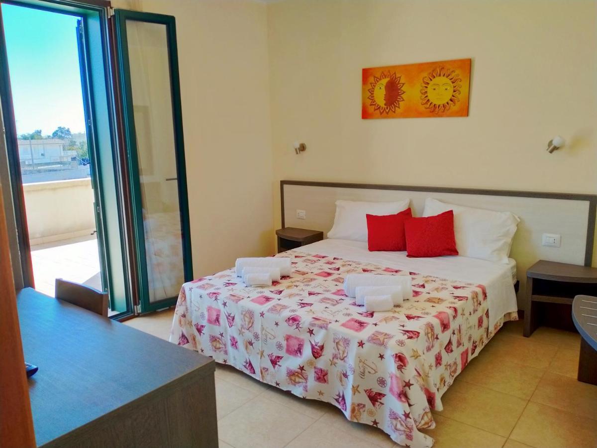 B&B Hotel Helios Uggiano La Chiesa Bagian luar foto