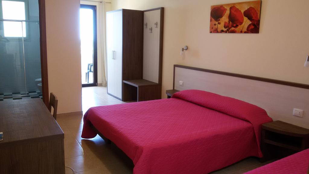 B&B Hotel Helios Uggiano La Chiesa Bagian luar foto