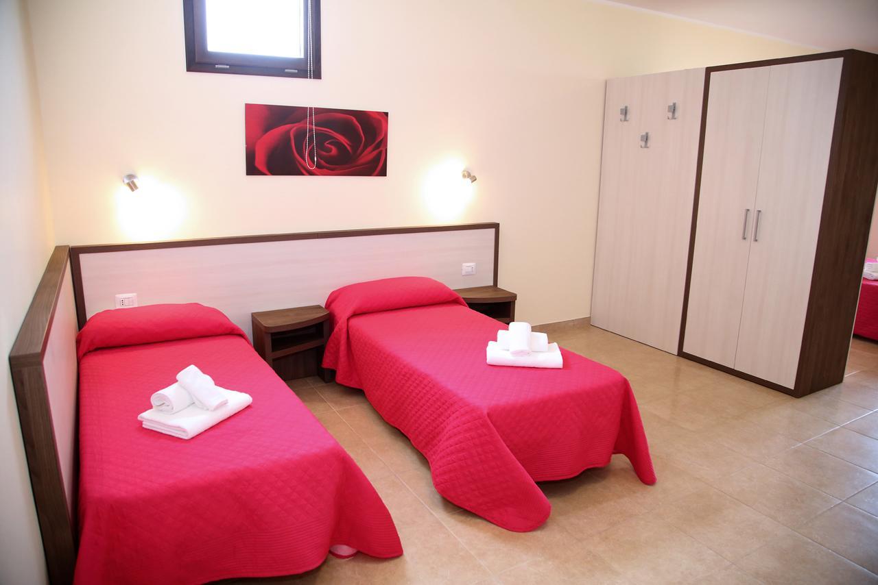 B&B Hotel Helios Uggiano La Chiesa Bagian luar foto